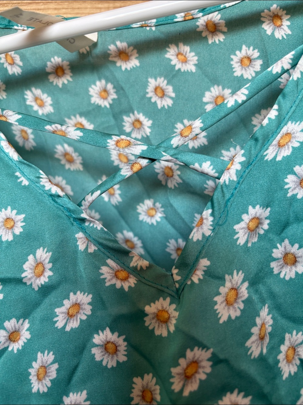 Chocolate Teal Daisy V-Neck Short Sleeve Top Medium - Picture 2 of 4